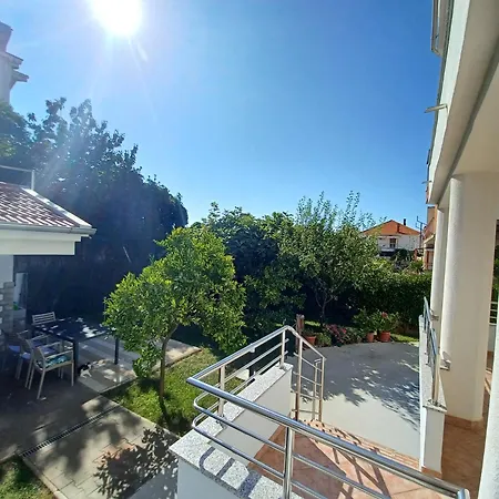Family Summer Vacation Near The Apartmán Zadar