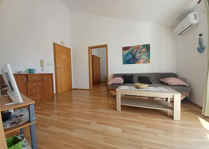 Summer 2026 Apartments Near The Beach