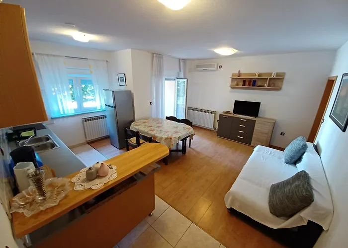 Summer 2026 Apartments Near The Beach